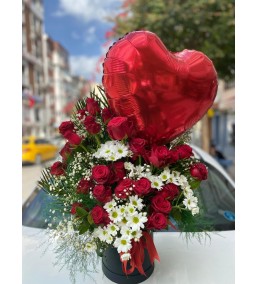 kutuda balonlu gül